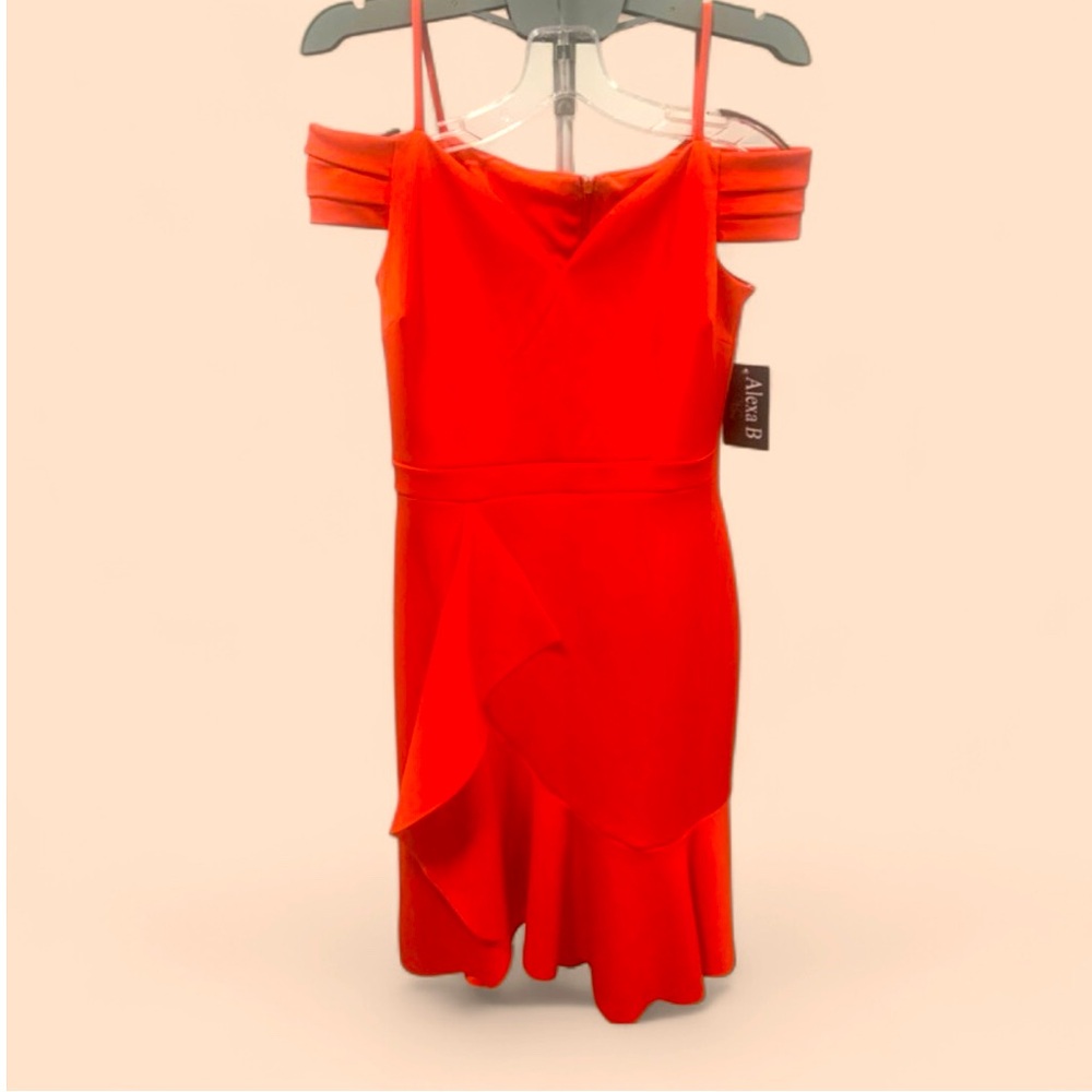NWT Chic Alexa B Nites Asymmetrical Midi Orange Dress Size 6
Date nite. Summer